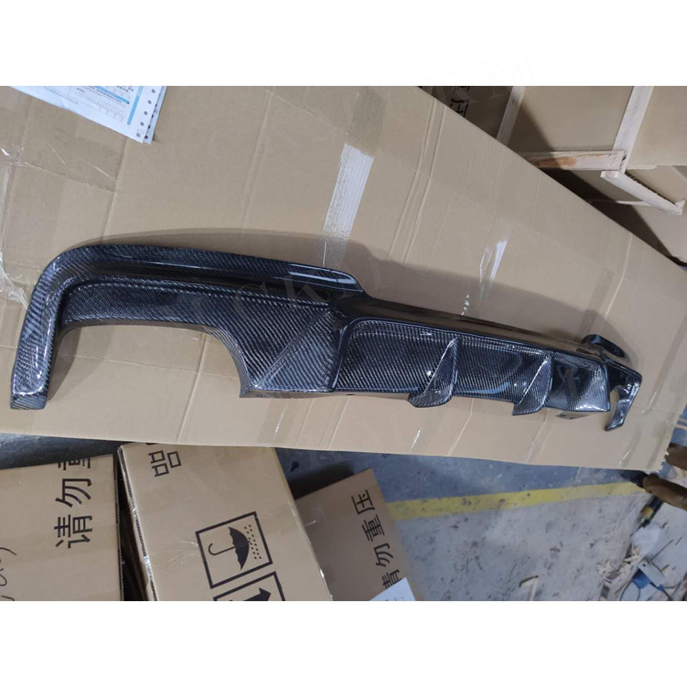 Carbon Fiber Rear Bumper Lip D - M Tech Accessories recension och pris
